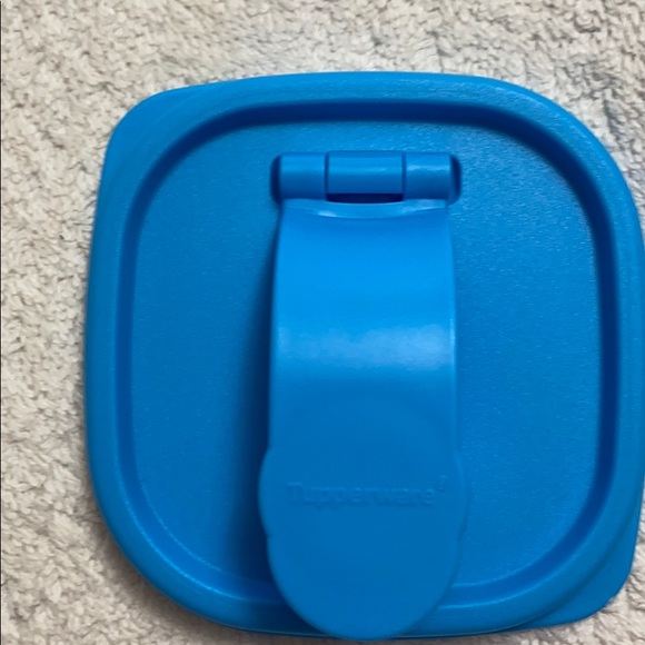 Tupperware liquid container - Picture 4 of 6